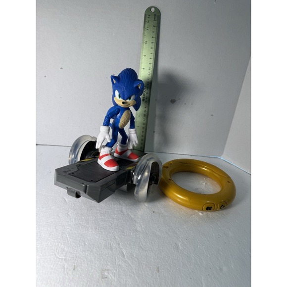 Sonic The Hedgehog Speed RC Skateboard Vehicle with Gold Ring Controller - Picture 1 of 9